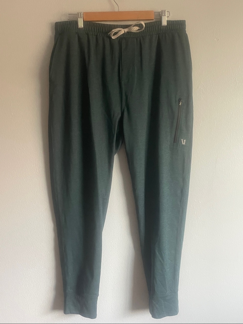 Vuori Men’s Sunday Performance Green Joggers Size XL